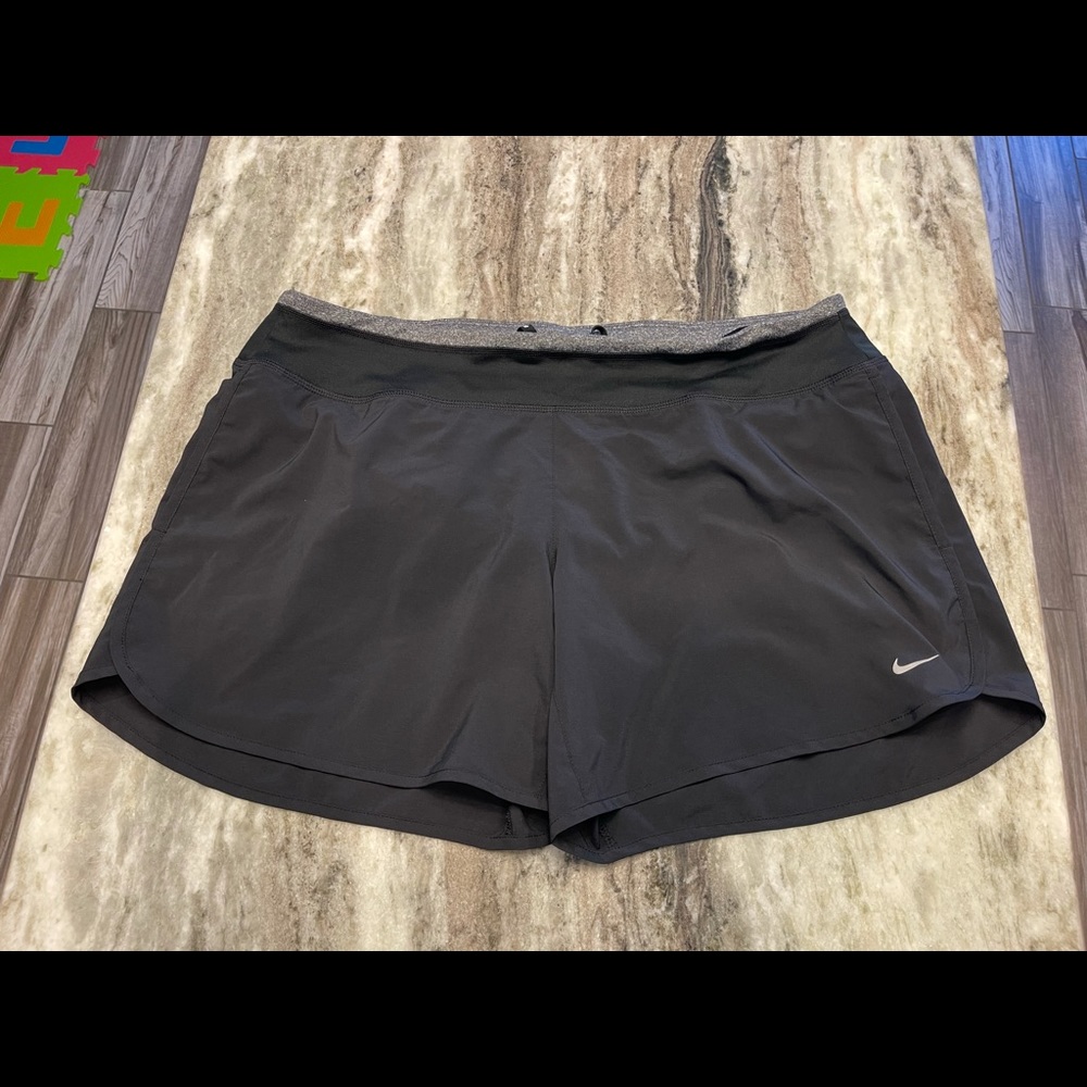 Nike 4” shorts with pockets